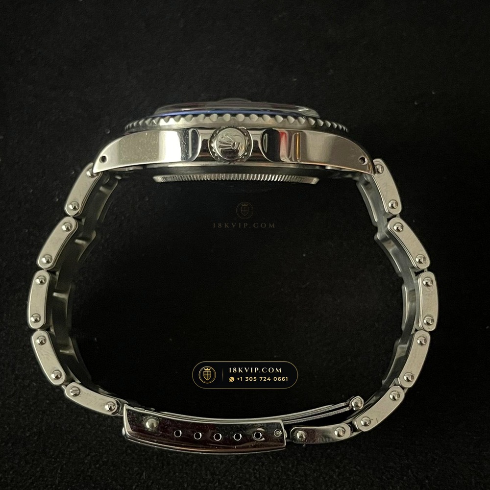 Rolex GMT-Master Vintage Geneva Atelier Spec Ref. 1675 — Private Vault Edition — Studio Gallery Plate IV in 904L Stainless Steel Custom Architecture (113.9g Verified Mass, Rolex Vintage Automatic Calibre)