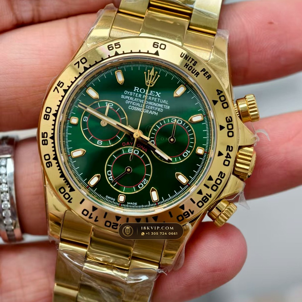 Rolex Cosmograph Daytona John Mayer Emerald Dial 18K Yellow Gold Geneva Atelier Spec Ref. 116508 — Private Vault Edition — Studio Gallery Plate II in 18K Yellow Gold Au750 (216.7g Verified Mass, Rolex Manufacture Cal. 4130 - 72h Power Reserve)