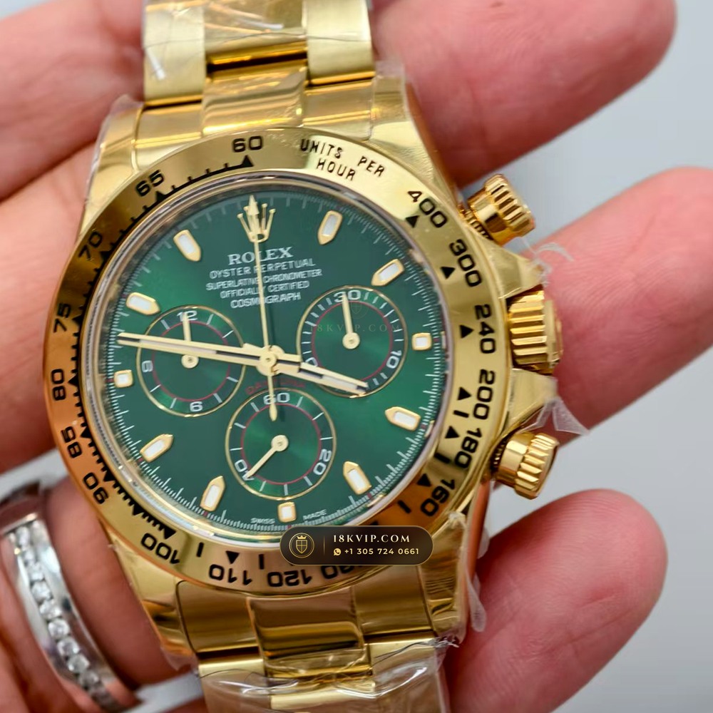 Rolex Cosmograph Daytona John Mayer Emerald Dial 18K Yellow Gold Geneva Atelier Spec Ref. 116508 — Private Vault Edition — Studio Gallery Plate III in 18K Yellow Gold Au750 (216.7g Verified Mass, Rolex Manufacture Cal. 4130 - 72h Power Reserve)