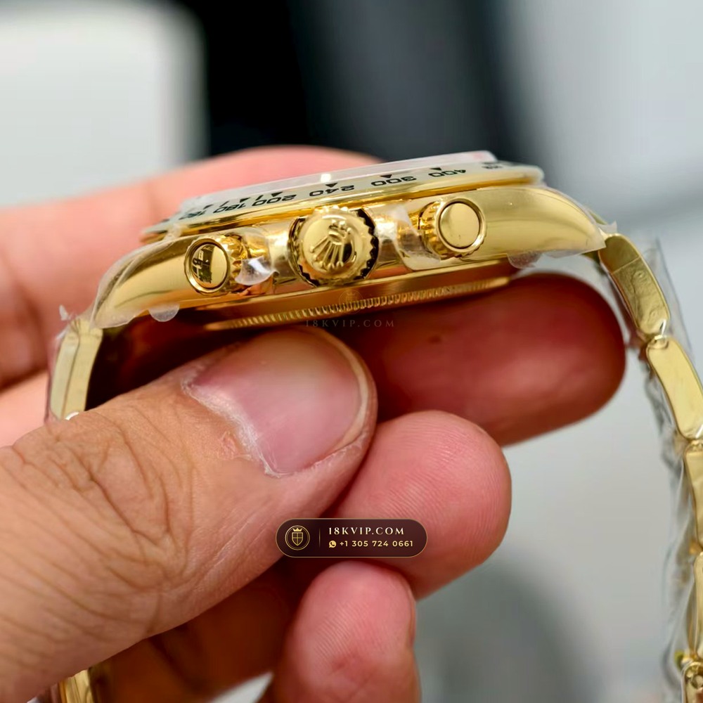 Rolex Cosmograph Daytona John Mayer Emerald Dial 18K Yellow Gold Geneva Atelier Spec Ref. 116508 — Private Vault Edition — Studio Gallery Plate VI in 18K Yellow Gold Au750 (216.7g Verified Mass, Rolex Manufacture Cal. 4130 - 72h Power Reserve)