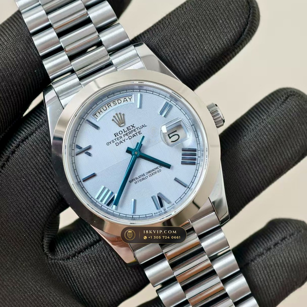 Rolex Day-Date 40 950 Platinum Ref. 228206 — Private Vault Edition — Studio Gallery Plate III in 950 Platinum Pt950 (280.4g Verified Mass, Rolex Manufacture Cal. 3255 - 70h Power Reserve)