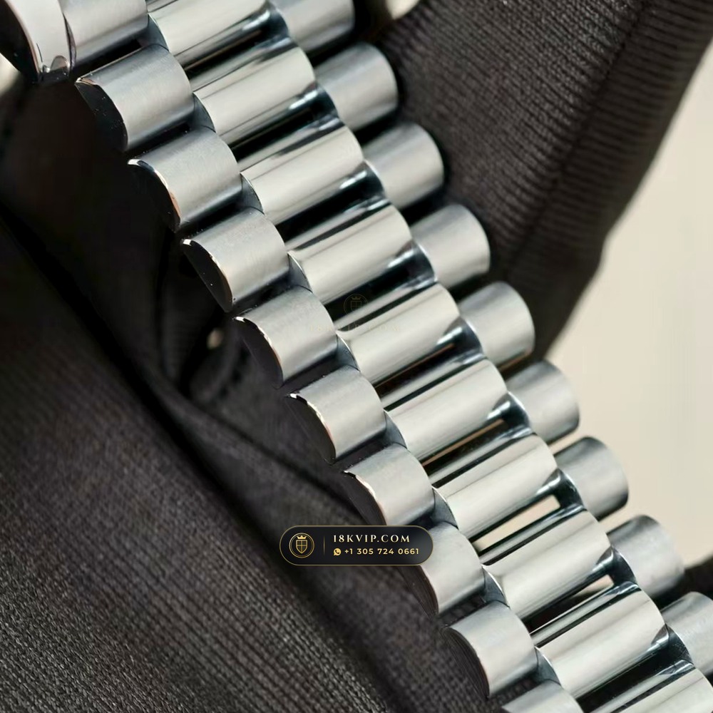 Rolex Day-Date 40 950 Platinum Ref. 228206 — Private Vault Edition — Studio Gallery Plate V in 950 Platinum Pt950 (280.4g Verified Mass, Rolex Manufacture Cal. 3255 - 70h Power Reserve)