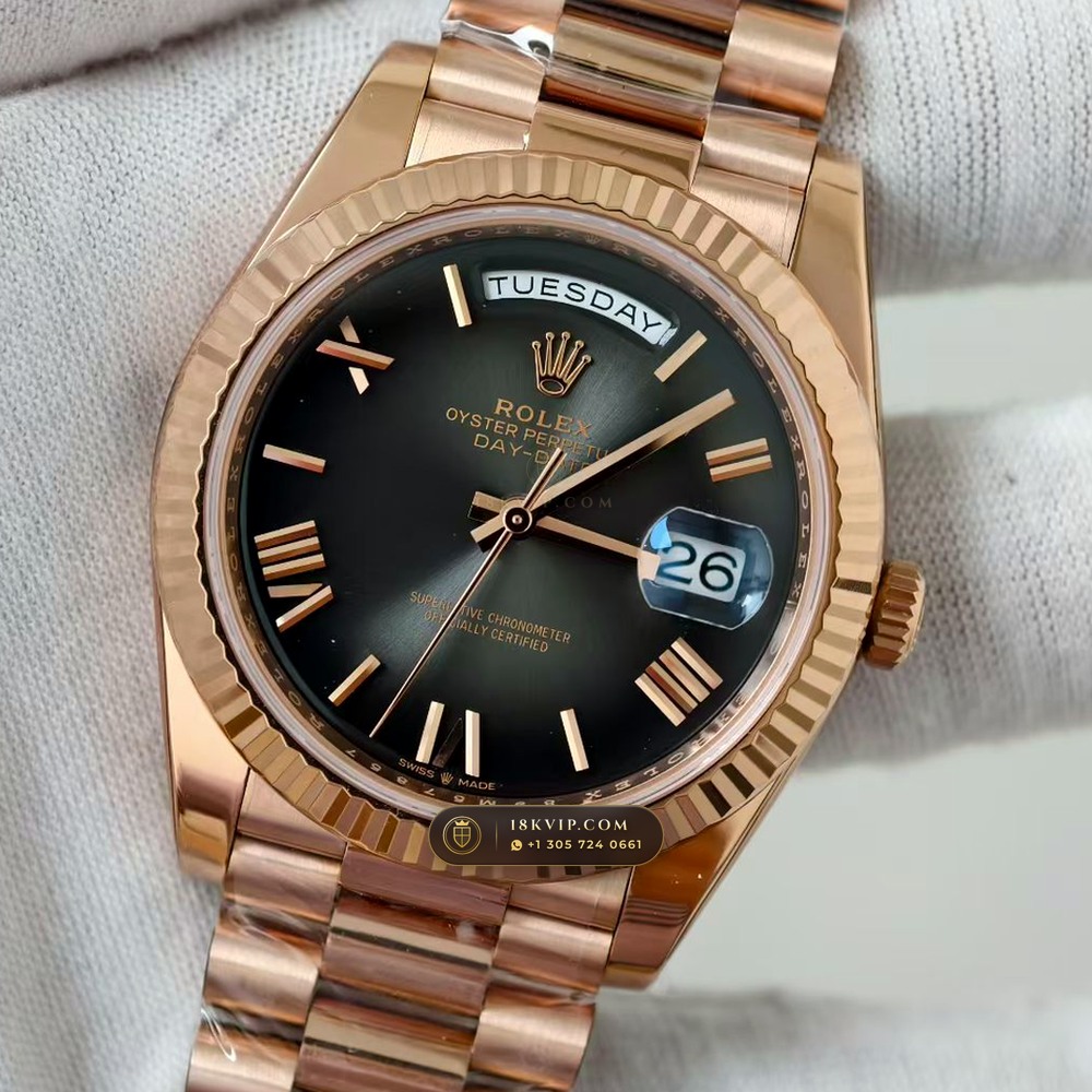 Rolex Day-Date 40 Graduated Ombre Sunray Dial 18K Everose Gold Ref. 228235 — Private Vault Edition — Studio Gallery Plate III in 18K Rose Gold Au750 (210.8g Verified Mass, Rolex Manufacture Cal. 3255 - 70h Power Reserve)