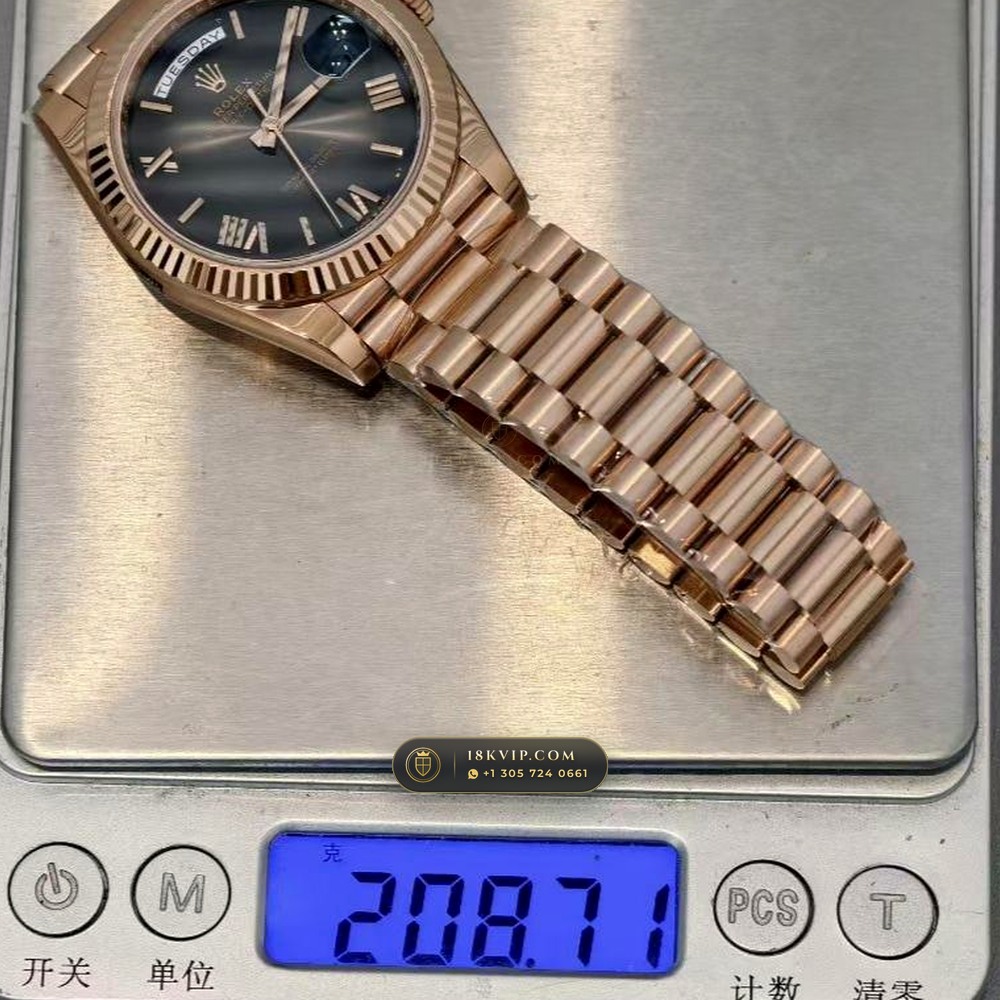 Rolex Day-Date 40 Graduated Ombre Sunray Dial 18K Everose Gold Ref. 228235 — Private Vault Edition — Studio Gallery Plate IX in 18K Rose Gold Au750 (210.8g Verified Mass, Rolex Manufacture Cal. 3255 - 70h Power Reserve)