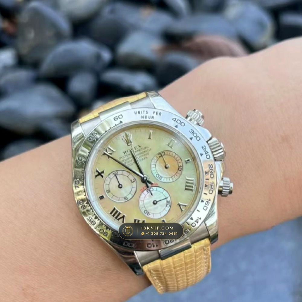 Rolex Cosmograph Daytona Beach Yellow Mother-of-Pearl Collector Edition 18K Yellow Gold Ref. 116518 — Private Vault Edition — Studio Gallery Plate IX in 18K Yellow Gold Au750 (138.9g Verified Mass, Rolex Manufacture Cal. 4130 - 72h Power Reserve)