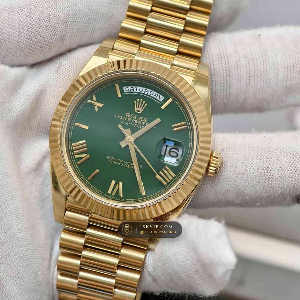 Rolex Day-Date 40 18K Yellow Gold Hand-Chamfered Bevel Spec Ref. 228238 — Private Vault Edition — Studio Gallery Plate III in 18K Yellow Gold Au750 (210.1g Verified Mass, Rolex Manufacture Cal. 3255 - 70h Power Reserve)