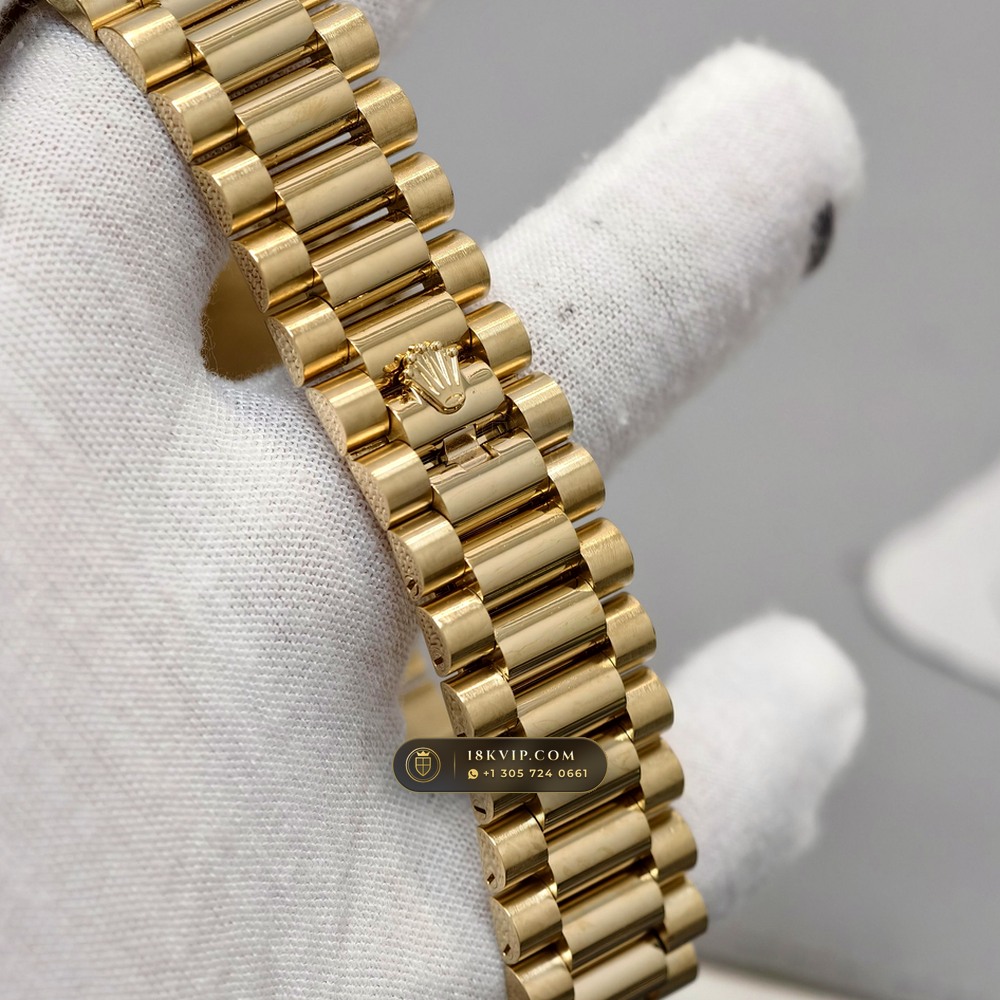Rolex Day-Date 40 18K Yellow Gold Hand-Chamfered Bevel Spec Ref. 228238 — Private Vault Edition — Studio Gallery Plate VII in 18K Yellow Gold Au750 (210.1g Verified Mass, Rolex Manufacture Cal. 3255 - 70h Power Reserve)