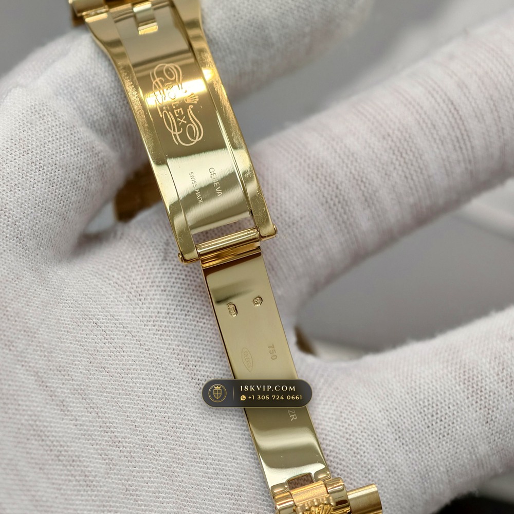 Rolex Day-Date 40 18K Yellow Gold Hand-Chamfered Bevel Spec Ref. 228238 — Private Vault Edition — Studio Gallery Plate VIII in 18K Yellow Gold Au750 (210.1g Verified Mass, Rolex Manufacture Cal. 3255 - 70h Power Reserve)