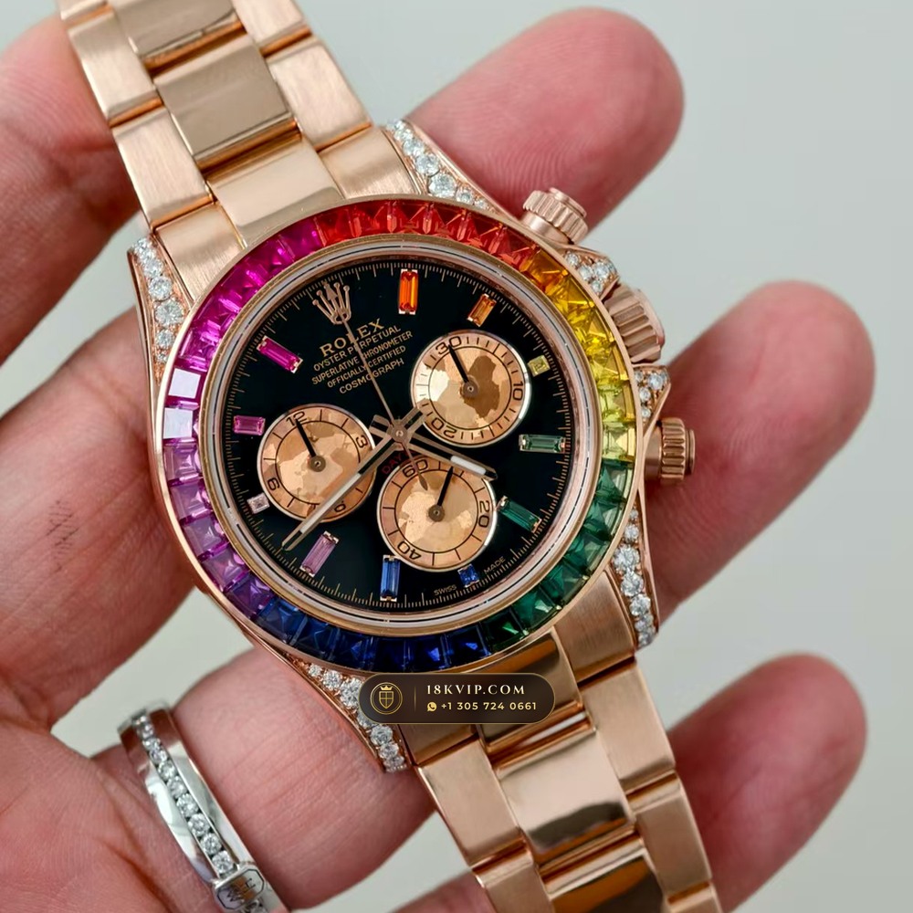 Rolex Cosmograph Daytona Rainbow Sapphire Bezel 18K Everose Gold Custom SW Dial Ref. 116595RBOW — Private Vault Edition — Studio Gallery Plate III in 18K Rose Gold Au750 (216.5g Verified Mass, Rolex Manufacture Cal. 4130 - 72h Power Reserve)