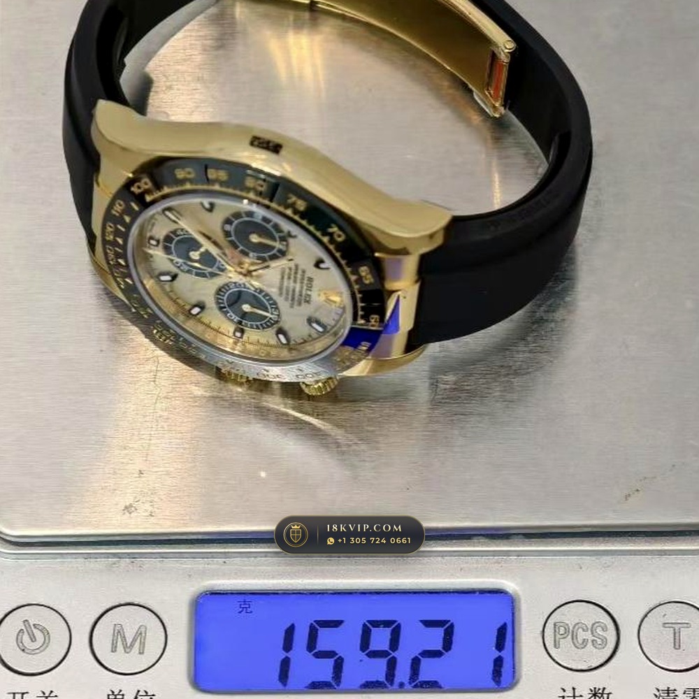 Rolex Cosmograph Daytona 18K Yellow Gold Geneva Atelier Spec Ref. 116518LN — Private Vault Edition — Studio Gallery Plate IX in 18K Yellow Gold Au750 (160.7g Verified Mass, Rolex Manufacture Cal. 4130 - 72h Power Reserve)