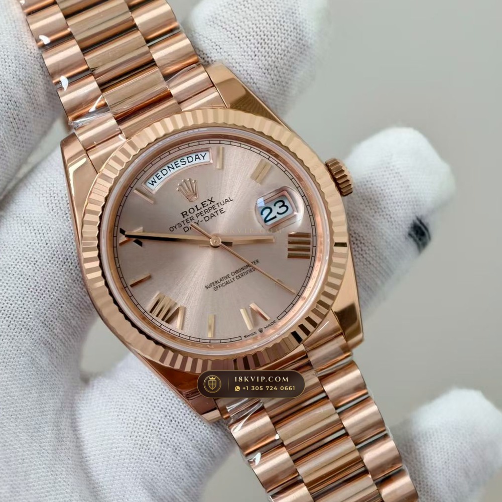 Rolex Day-Date 40 18K Everose Gold Sapphire Caseback Spec Ref. 228235 — Private Vault Edition — Studio Gallery Plate II in 18K Rose Gold Au750 (210.5g Verified Mass, Rolex Manufacture Cal. 3255 - 70h Power Reserve)