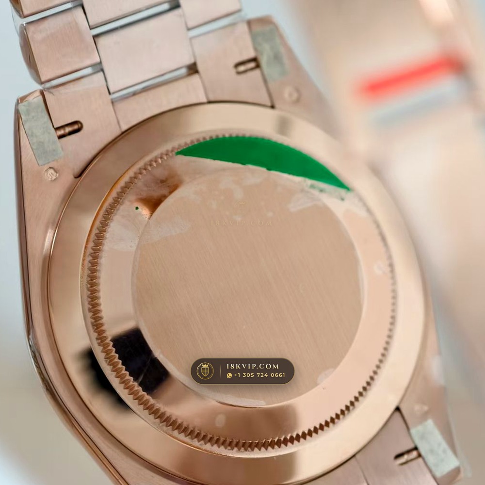 Rolex Day-Date 40 18K Everose Gold Sapphire Caseback Spec Ref. 228235 — Private Vault Edition — Studio Gallery Plate VII in 18K Rose Gold Au750 (210.5g Verified Mass, Rolex Manufacture Cal. 3255 - 70h Power Reserve)
