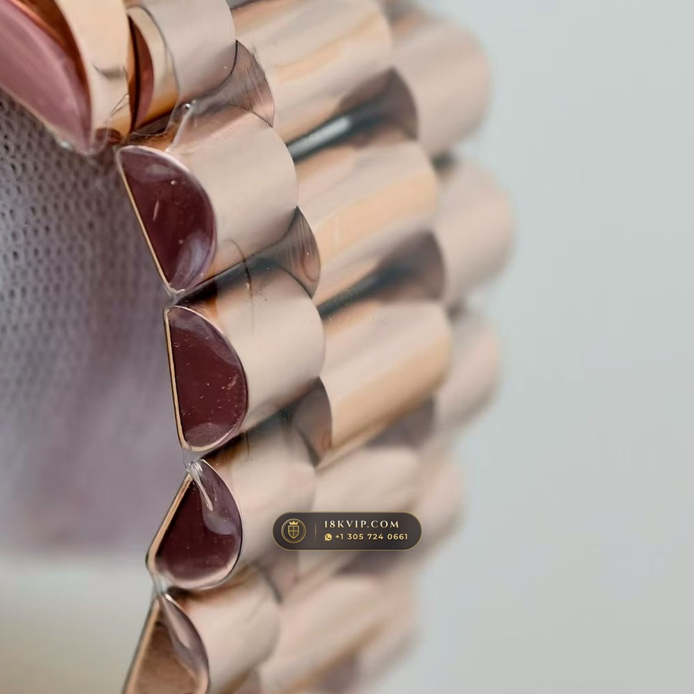 Rolex Day-Date 40 18K Everose Gold Sapphire Caseback Spec Ref. 228235 — Private Vault Edition — Studio Gallery Plate VIII in 18K Rose Gold Au750 (210.5g Verified Mass, Rolex Manufacture Cal. 3255 - 70h Power Reserve)
