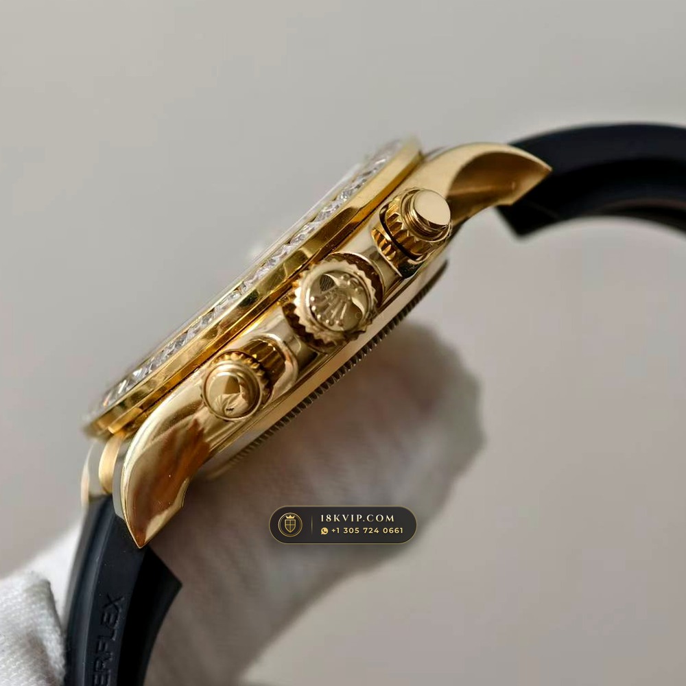 Rolex Cosmograph Daytona Diamond-Set Bezel 18K Yellow Gold Ref. 116598TBR — Private Vault Edition — Studio Gallery Plate V in 18K Yellow Gold Au750 (216.8g Verified Mass, Rolex Manufacture Cal. 4130 - 72h Power Reserve)