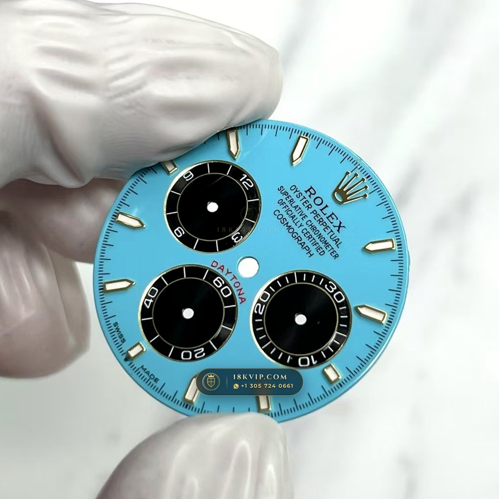 Rolex Cosmograph Daytona Tiffany Blue Dial 18K Yellow Gold Ref. 126518 — Private Vault Edition — Studio Gallery Plate VIII in 18K Yellow Gold Au750 (160.1g Verified Mass, Rolex Manufacture Cal. 4131 - 72h Power Reserve)