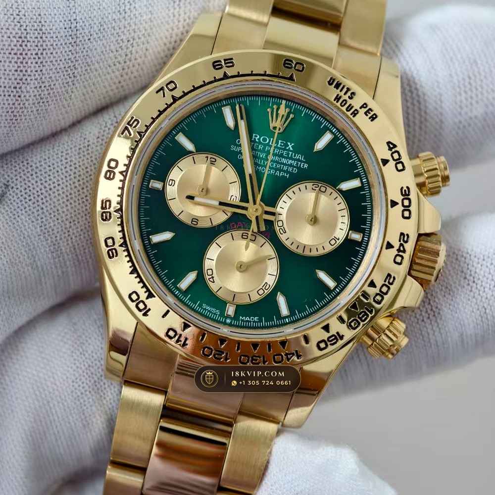Rolex Cosmograph Daytona John Mayer II Emerald & Gold Subdials 18K Yellow Gold Ref. 126508 — Private Vault Edition — Studio Gallery Plate III in 18K Yellow Gold Au750 (216.4g Verified Mass, Rolex Manufacture Cal. 4131 - 72h Power Reserve)