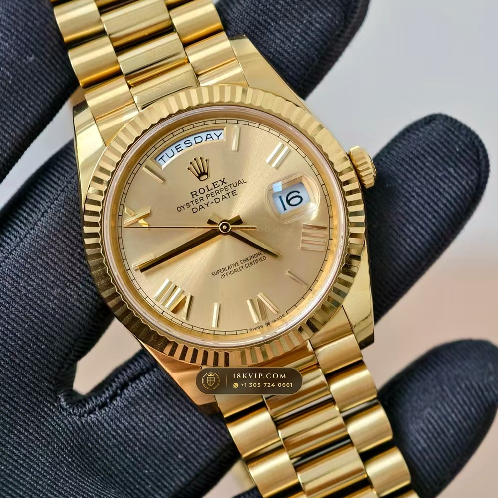 Rolex Day-Date 40 Champagne Sunray Dial 18K Yellow Gold Ref. 228238 — Private Vault Edition — Studio Gallery Plate II in 18K Yellow Gold Au750 (210.8g Verified Mass, Rolex Manufacture Cal. 3255 - 70h Power Reserve)