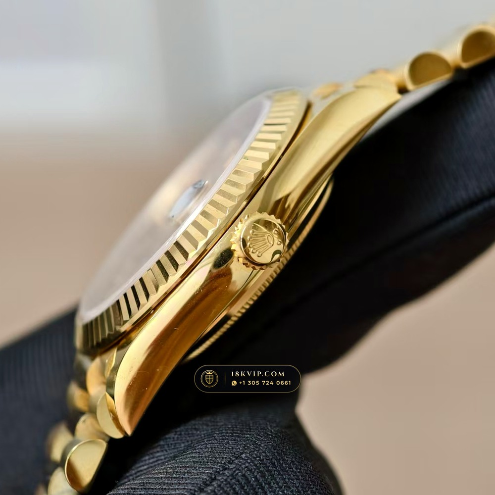 Rolex Day-Date 40 Champagne Sunray Dial 18K Yellow Gold Ref. 228238 — Private Vault Edition — Studio Gallery Plate IV in 18K Yellow Gold Au750 (210.8g Verified Mass, Rolex Manufacture Cal. 3255 - 70h Power Reserve)