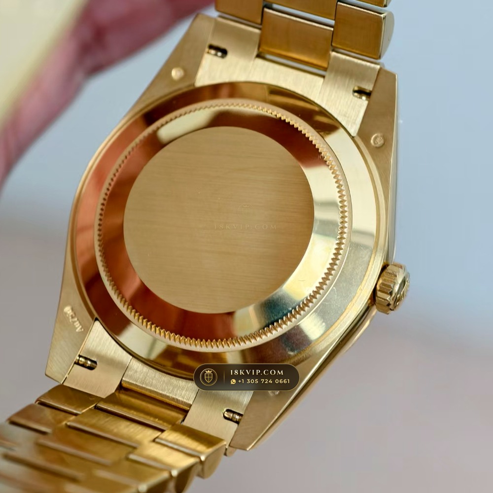 Rolex Day-Date 40 Champagne Sunray Dial 18K Yellow Gold Ref. 228238 — Private Vault Edition — Studio Gallery Plate V in 18K Yellow Gold Au750 (210.8g Verified Mass, Rolex Manufacture Cal. 3255 - 70h Power Reserve)