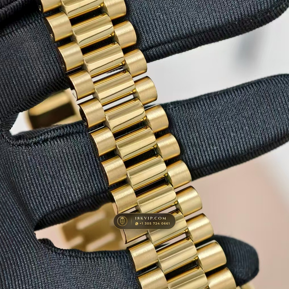 Rolex Day-Date 40 Champagne Sunray Dial 18K Yellow Gold Ref. 228238 — Private Vault Edition — Studio Gallery Plate VII in 18K Yellow Gold Au750 (210.8g Verified Mass, Rolex Manufacture Cal. 3255 - 70h Power Reserve)