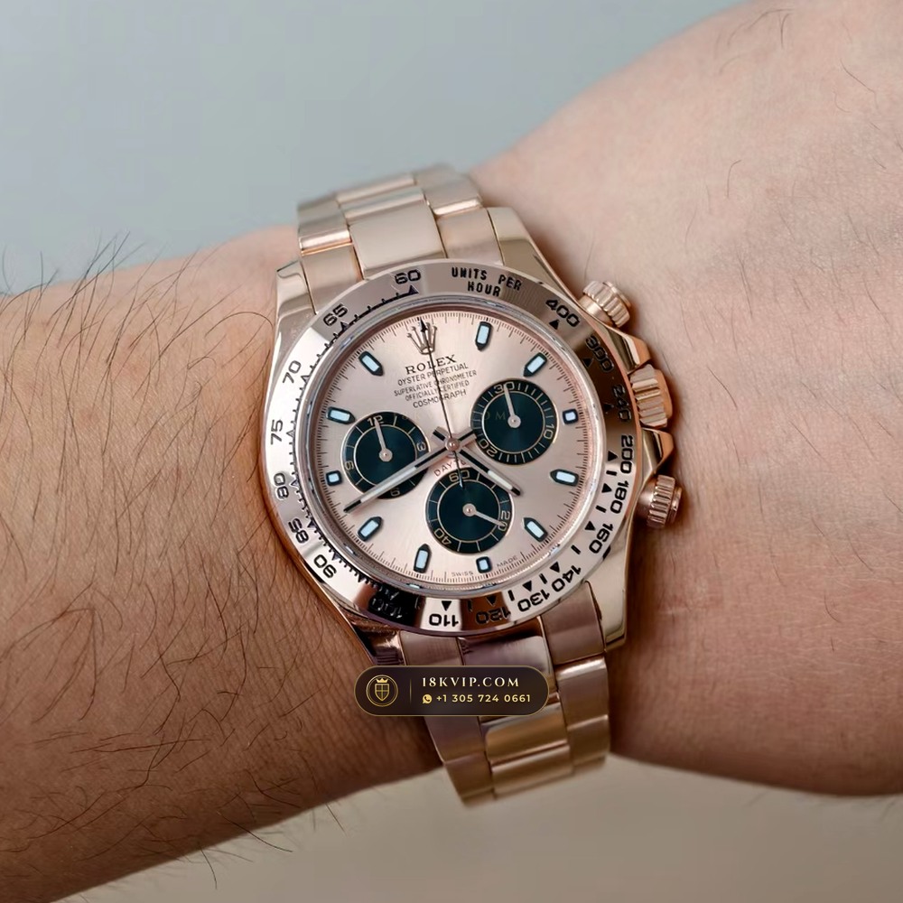 Rolex Cosmograph Daytona 18K Everose Gold Sapphire Caseback Spec Ref. 116505 — Private Vault Edition — Studio Gallery Plate VIII in 18K Rose Gold Au750 (216.8g Verified Mass, Rolex Manufacture Cal. 4130 - 72h Power Reserve)