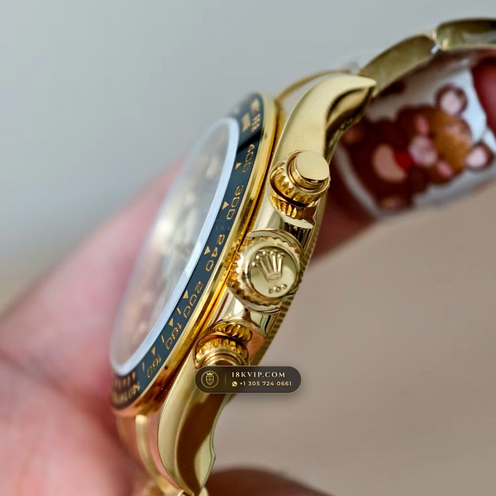 Rolex Cosmograph Daytona Le Mans 100th Anniversary 18K Yellow Gold Ref. 126528LN — Private Vault Edition — Studio Gallery Plate VI in 18K Yellow Gold Au750 (216.9g Verified Mass, Rolex Manufacture Cal. 4132 - 24h Le Mans)