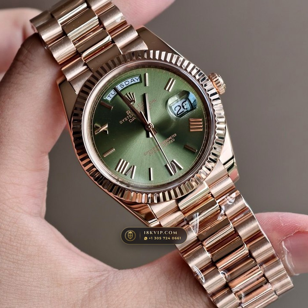 Rolex Day-Date 40 60th Anniversary Olive Green Dial 18K Everose Gold Ref. 228235 — Private Vault Edition — Studio Gallery Plate II in 18K Rose Gold Au750 (210.1g Verified Mass, Rolex Manufacture Cal. 3255 - 70h Power Reserve)
