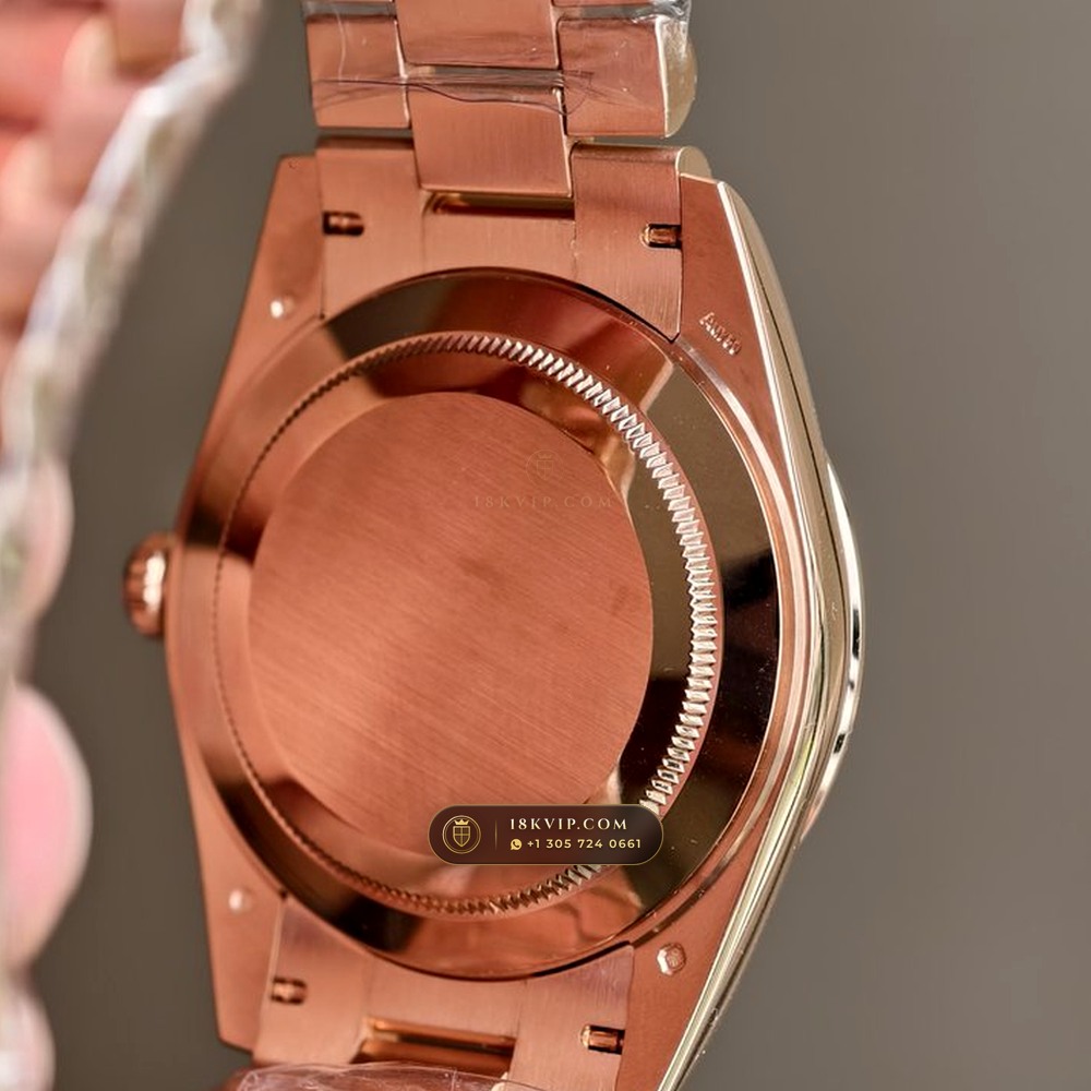Rolex Day-Date 40 60th Anniversary Olive Green Dial 18K Everose Gold Ref. 228235 — Private Vault Edition — Studio Gallery Plate VI in 18K Rose Gold Au750 (210.1g Verified Mass, Rolex Manufacture Cal. 3255 - 70h Power Reserve)