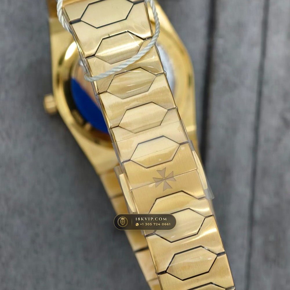 Vacheron Constantin Historiques 222 Jumbo 37mm 18K Yellow Gold Ref. 4200H/222J-B935 — Private Vault Edition — Studio Gallery Plate VI in 18K Yellow Gold Au750 (169.6g Verified Mass, Vacheron Constantin Cal. 2455/2 - 22K Gold Rotor)