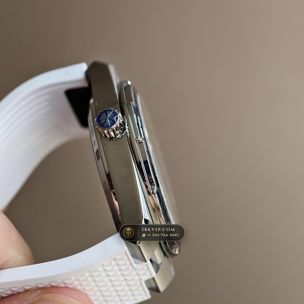 Vacheron Constantin Overseas Self-Winding 41mm Baguette Sapphire Bezel 18K White Gold Ref. 4500V/110G-B705 — Private Vault Edition — Studio Gallery Plate VII in 18K White Gold Au750 (188.3g Verified Mass, Vacheron Constantin Cal. 5100 - 22K Gold Maltese Rotor)
