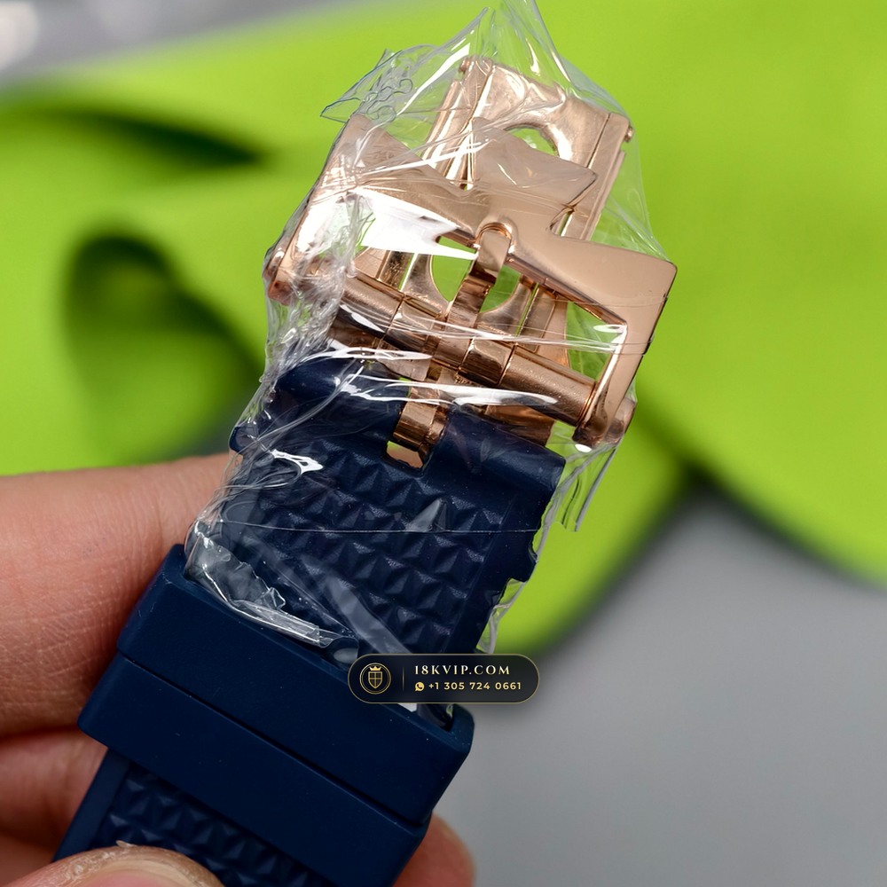 Vacheron Constantin Overseas Perpetual Calendar / Ultra-Thin 18K Rose Gold Ref. 4300V — Private Vault Edition — Studio Gallery Plate VII in 18K Rose Gold Au750 (176.2g Verified Mass, Vacheron Constantin Cal. 1120 QP/1 Ultra-Thin)