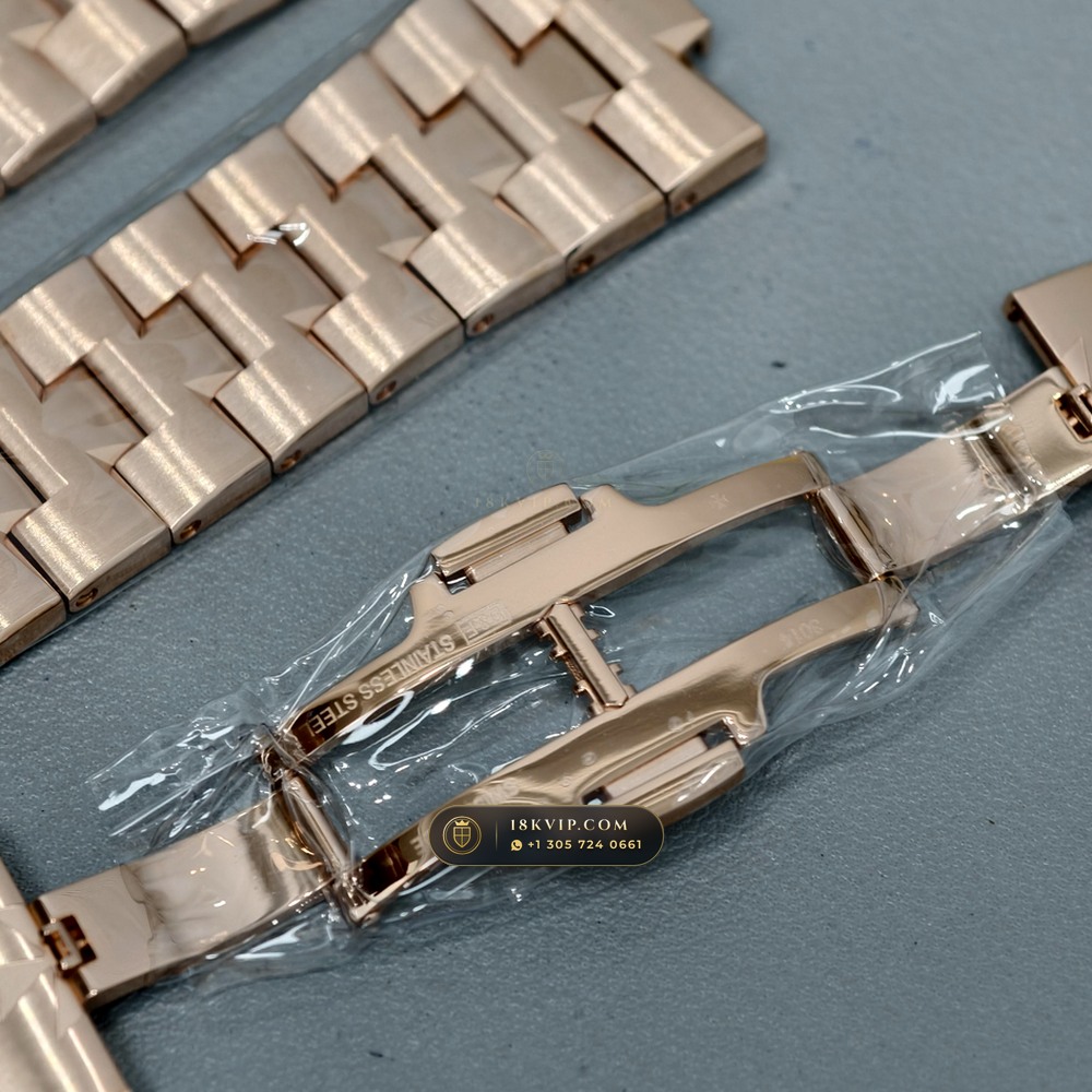 Vacheron Constantin Overseas Perpetual Calendar / Ultra-Thin 18K Rose Gold Ref. 4300V — Private Vault Edition — Studio Gallery Plate IX in 18K Rose Gold Au750 (176.2g Verified Mass, Vacheron Constantin Cal. 1120 QP/1 Ultra-Thin)