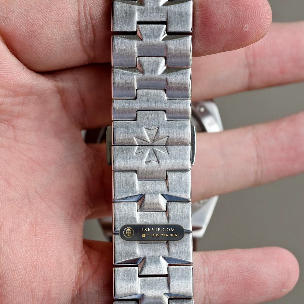 Vacheron Constantin Overseas Self-Winding 41mm 950 Platinum Ref. 2500V/220P-H028 — Private Vault Edition — Studio Gallery Plate VIII in 950 Platinum Pt950 (241.6g Verified Mass, Vacheron Constantin Cal. 5100 - 22K Gold Maltese Rotor)