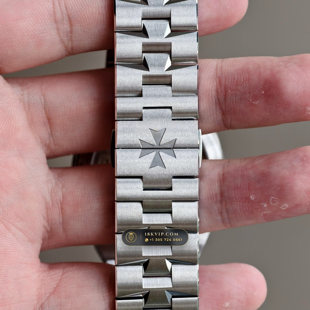 Vacheron Constantin Overseas Self-Winding 41mm Ref. 4500V/110A-B128 — Private Vault Edition — Studio Gallery Plate X in 904L Stainless Steel Custom Architecture (152.1g Verified Mass, Vacheron Constantin Cal. 5100 - 22K Gold Maltese Rotor)