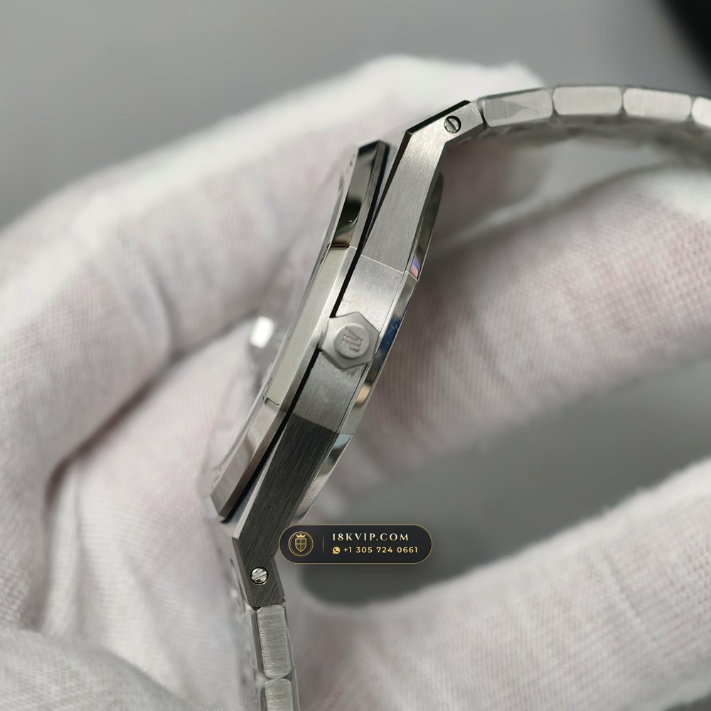 Audemars Piguet Royal Oak Jumbo Extra-Thin 39mm Custom Tapestry Dial 5-Axis CNC Case Ref. 15202ST — Private Vault Edition — Studio Gallery Plate IV in 904L Stainless Steel Custom Architecture (103.6g Verified Mass, Audemars Piguet Cal. 2121 Ultra-Thin)