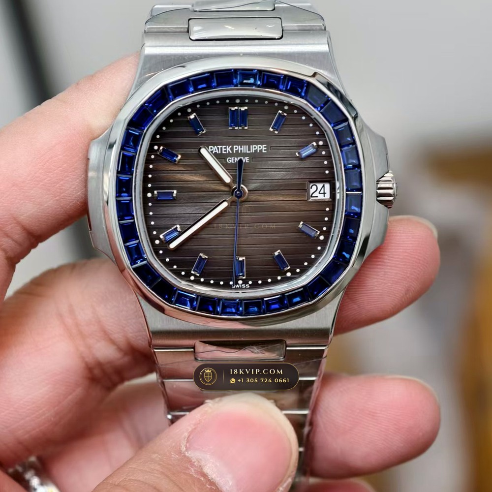Patek Philippe Nautilus Off-Catalogue Baguette Blue Sapphire Bezel 950 Platinum Ref. 5711/111P-001 (Ref. 5711/111P-001) — Verified Mass 245.4g — Optical Macro Plate 4 (243.5 Grams of 950 Platinum: Gravimetric Verification of the 5711/110P–113P Series)